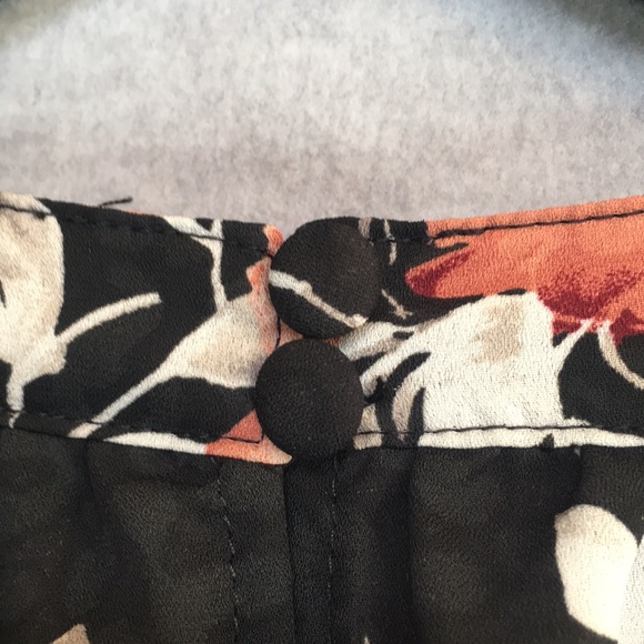 TORRID Cool Comfy Summer Lightweight Georgette Sleeveless Floral Long Line Tunic - Picture 9 of 16